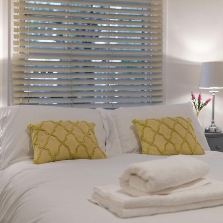 Three-Bedroom Bliss In London Town Экстерьер фото
