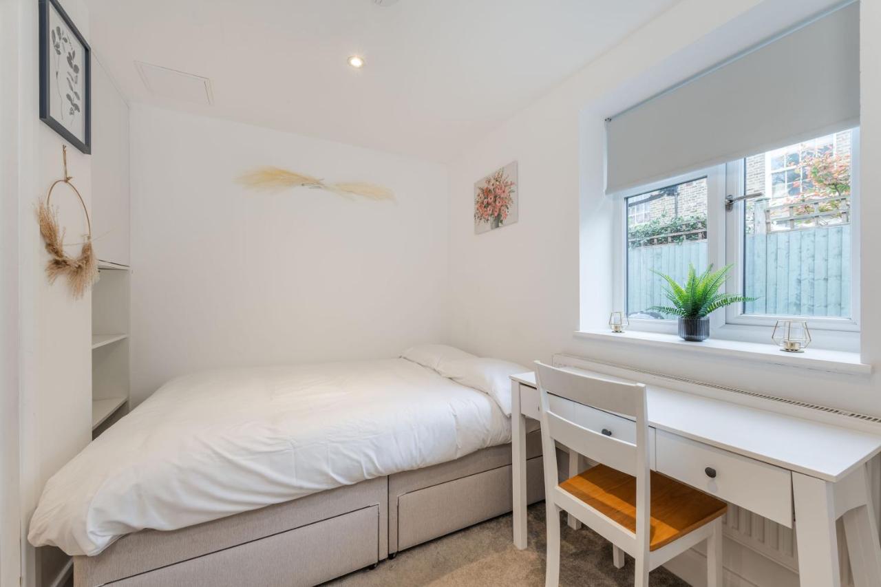 Three-Bedroom Bliss In London Town Экстерьер фото