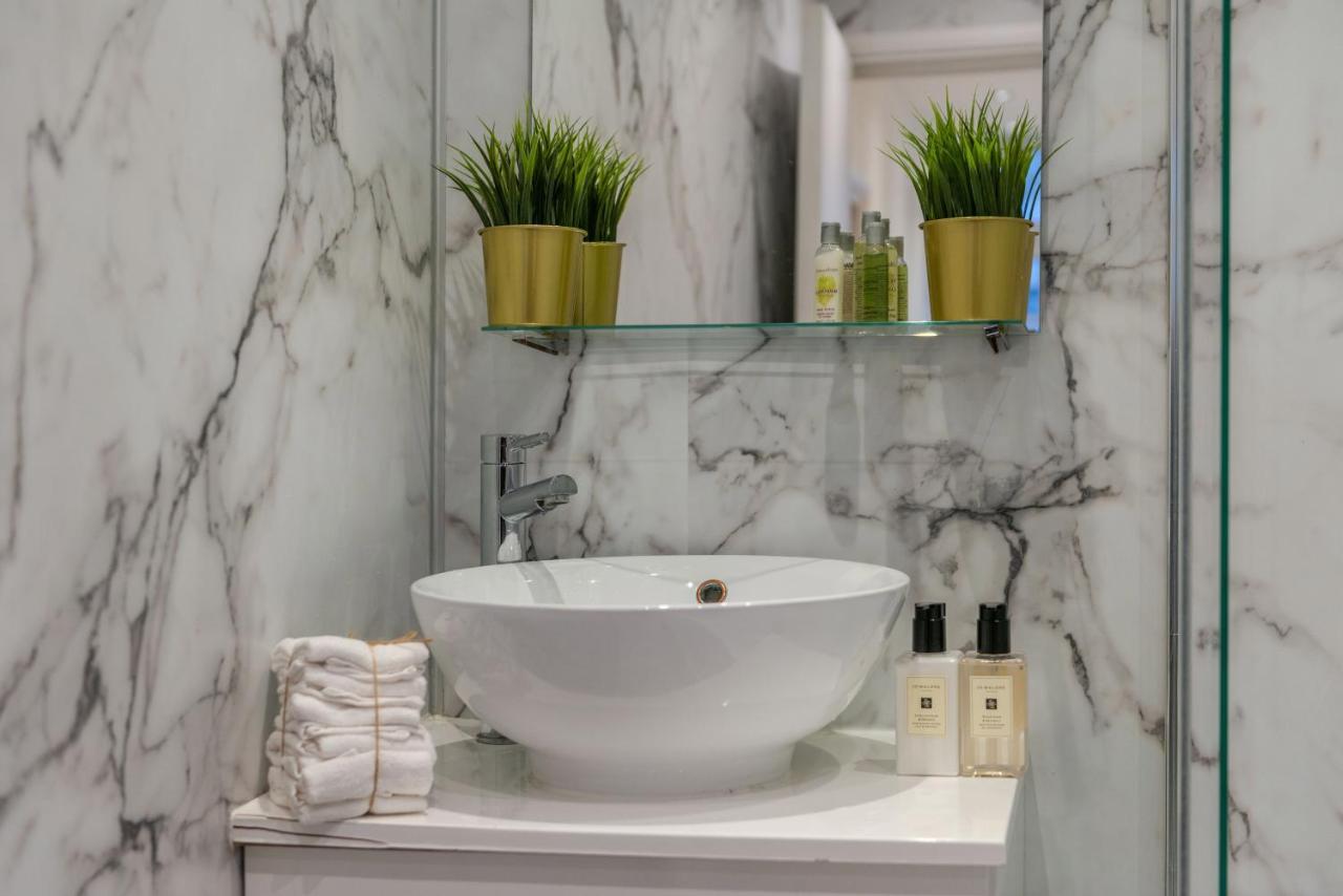 Three-Bedroom Bliss In London Town Экстерьер фото