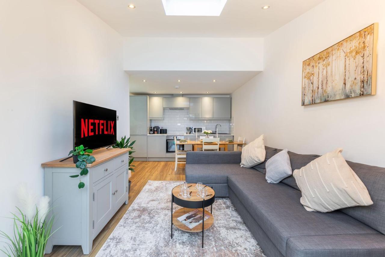 Three-Bedroom Bliss In London Town Экстерьер фото